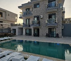 Çeşme Merkeze ve Plaja Yakın Satılık Havuzlu Otel